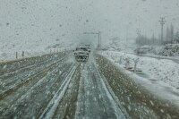 بارش برف و باران و مه گرفتگی در بیشتر جاده‌های کشور
