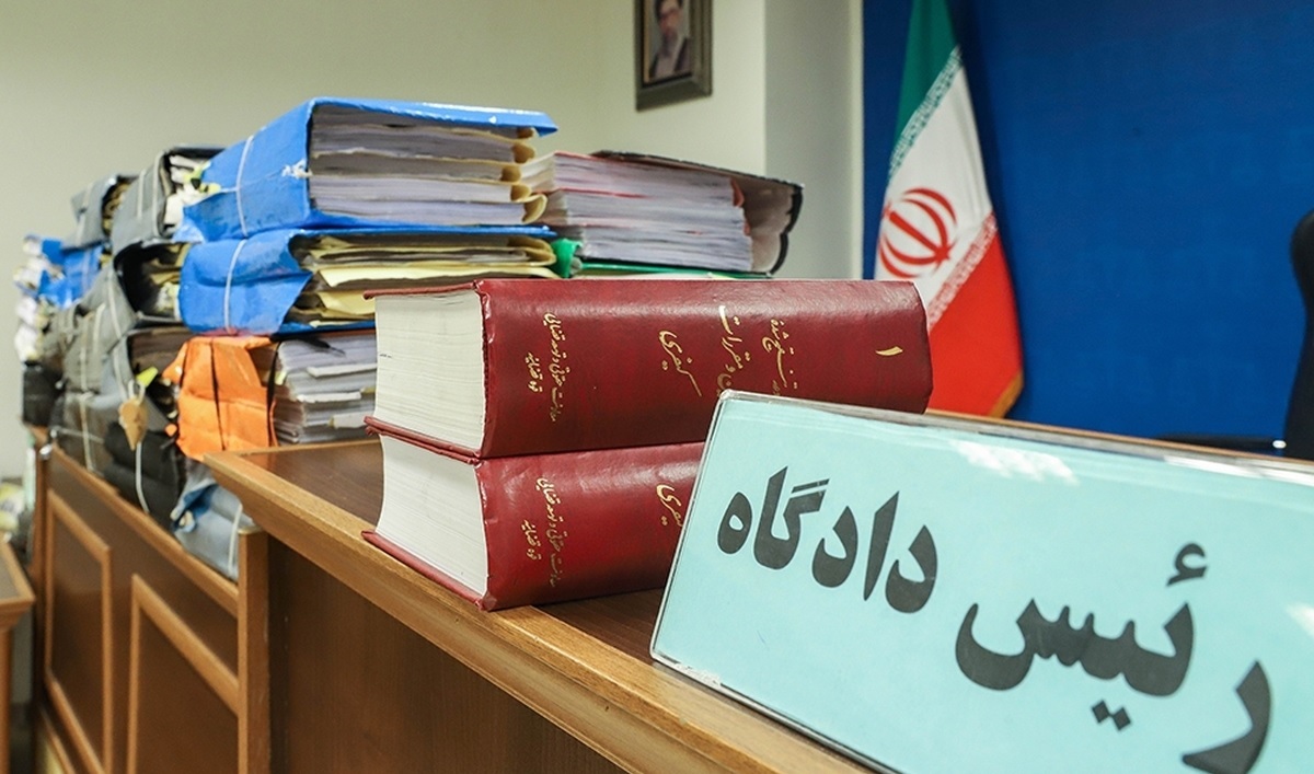 حکم اعدام ۵ سارق مسلح در کرج اجرا شد / دادگستری: این افراد در سه مورد گوش شکات را با قمه بریده‌اند / یکی از سرقت های آنها سرقت از تریلی‌های حامل تیرآهن و میلگرد با کلاشینکف بود
