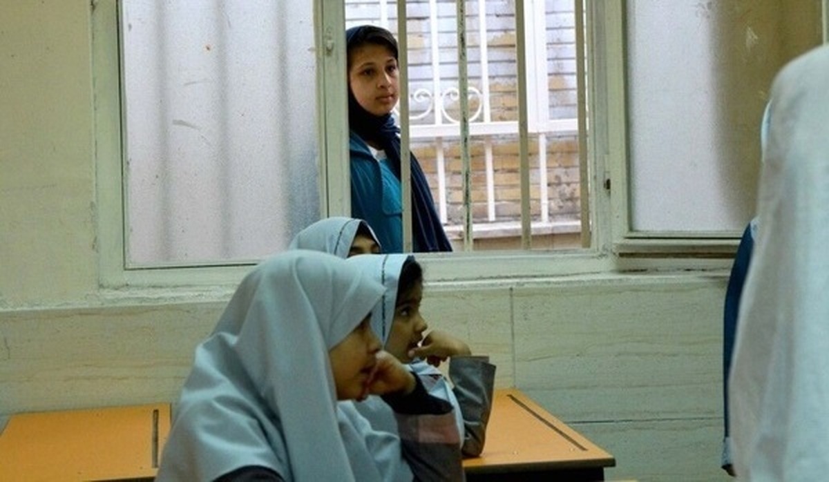 روزنامه اطلاعات: سال گذشته صدها هزار دانش آموز ترک تحصیل کرده‌اند