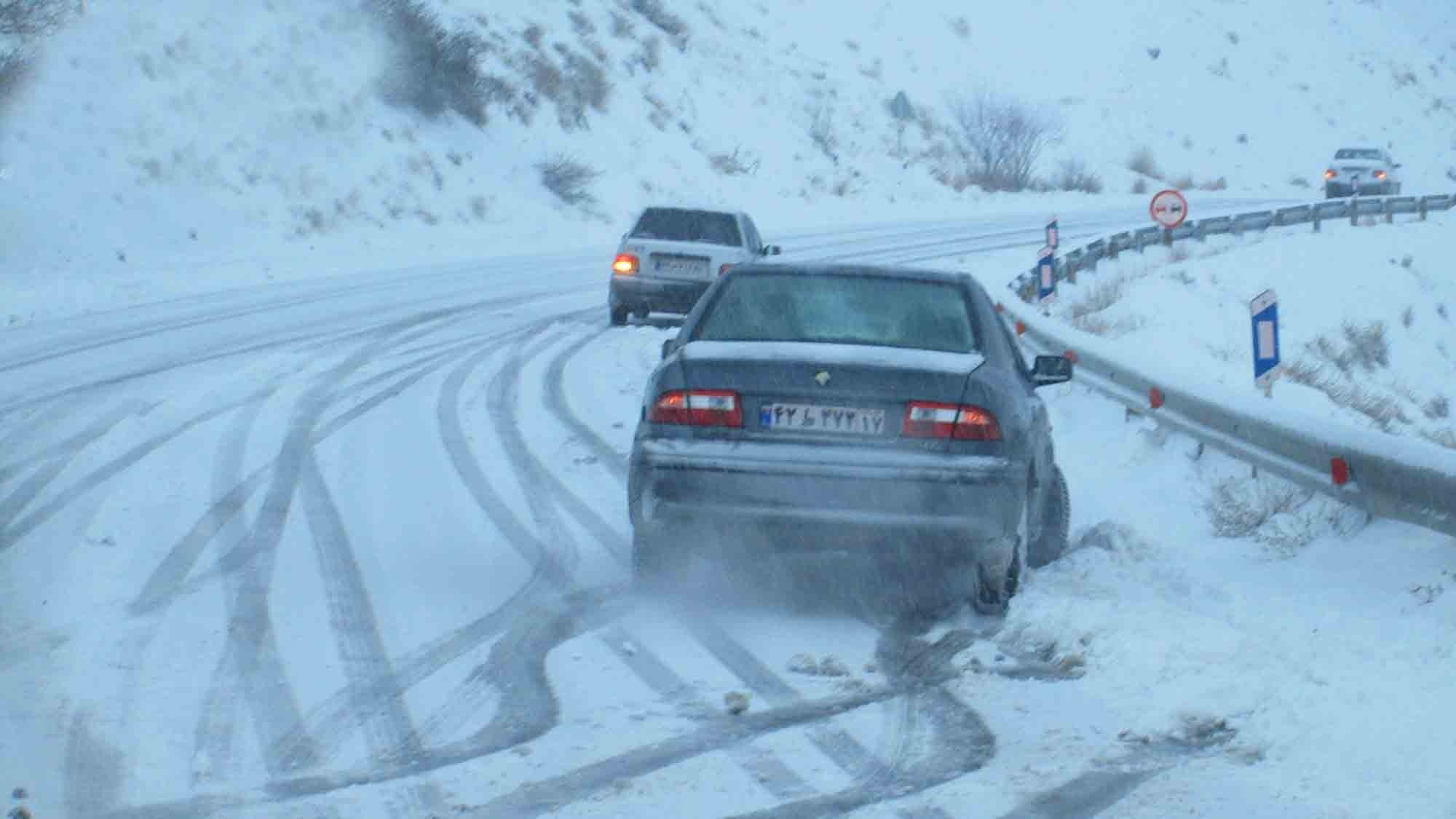 جاده چالوس بسته شد / مسافران از محورهای دیگر تردد کنند