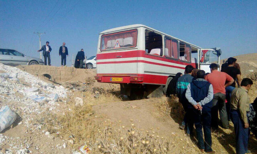 تصادف مینی بوس مسافربری با کامیون در جاده دماوند/ ۱۱ نفر مصدوم شد – خبرگزاری مهر | اخبار ایران و جهان