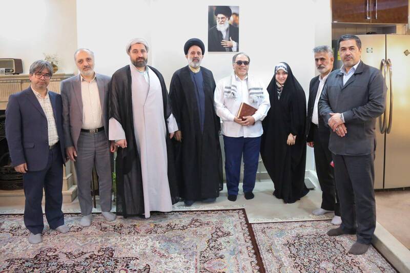 مشرق نیوز – عکس/ تجلیل و قدردانی رهبر انقلاب از رشادت و ایثارگری جانبازان سرافراز