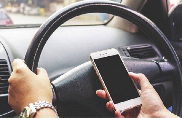 ۸۰ درصد تصادفات هنگام صحبت با تلفن همراه