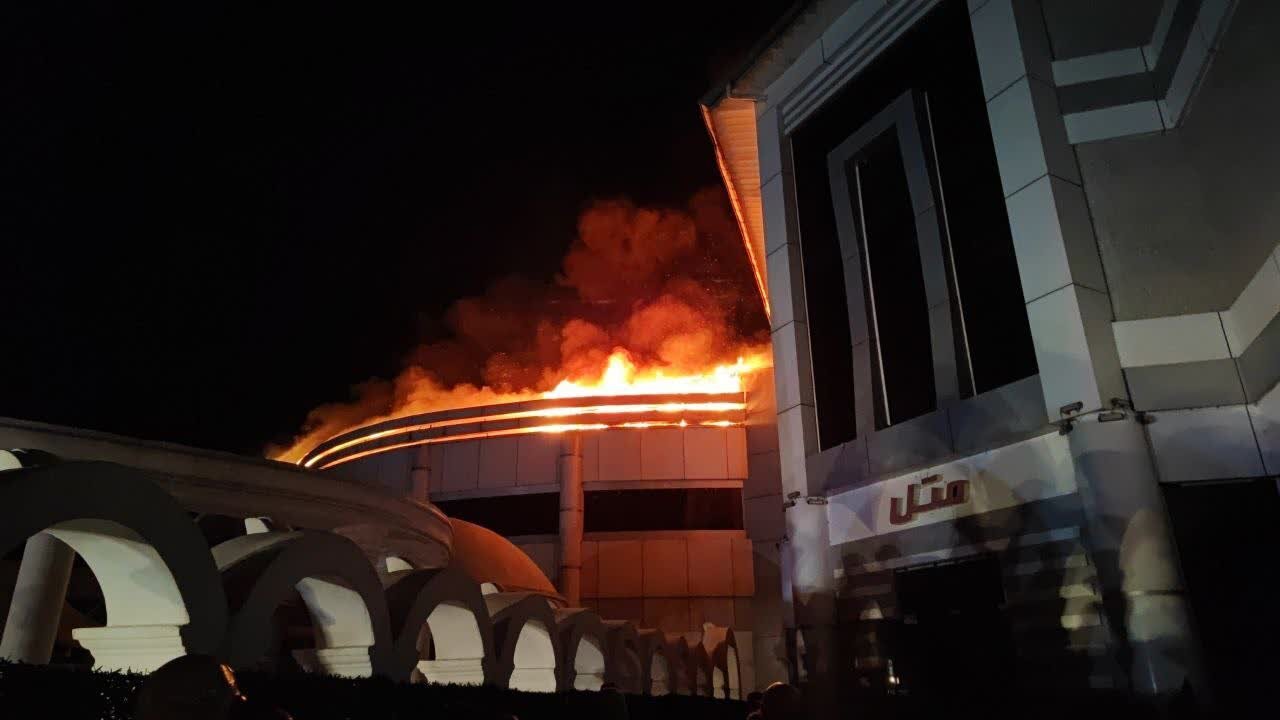 مهار آتش سوزی یک تالار در جاده انزلی/ ۲۴ آتش نشان اعزام شدند – خبرگزاری مهر | اخبار ایران و جهان