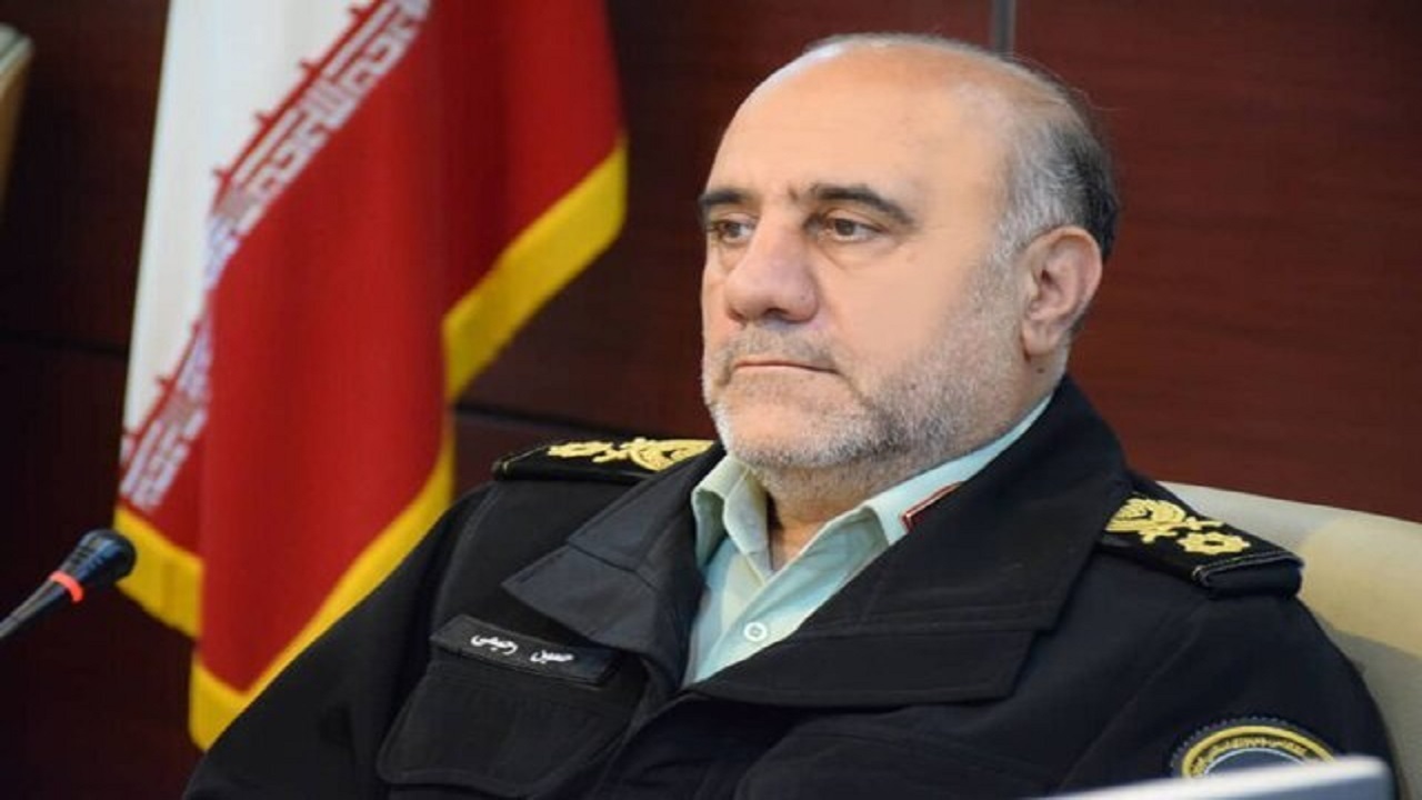 دشمن درحال برنامه‌ریزی برای به‌هم ریختن بازار ارز است