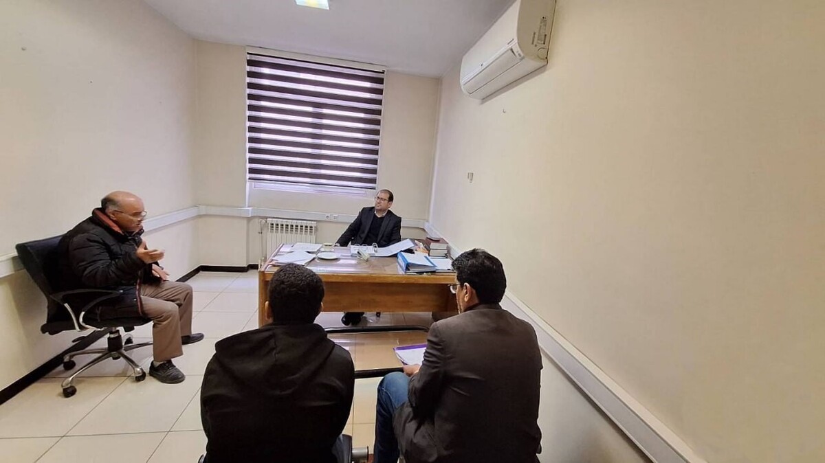 معاون قضایی دادگستری استان تهران با حضور در مرکز ملاقات مردمی قوه قضاییه به مشکلات ۱۰ نفر از مراجعه کنندگان نفر رسیدگی کرد