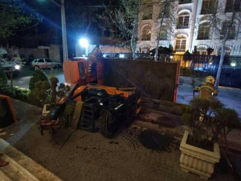 واژگونی جرثقیل در ولنجک تهران ۲ مصدوم داشت +فیلم