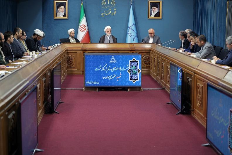 قوه قضائیه با برگزاری دادگاه‌های علنی کاملاً موافق است