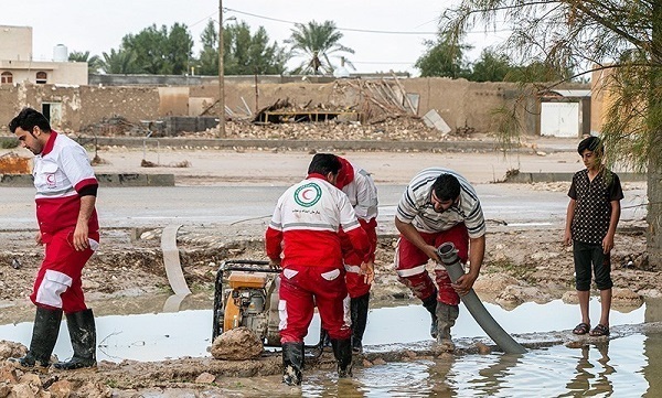 کمک رسانی امدادگران هلال احمر به ۲۳ استان سیل زده کشور