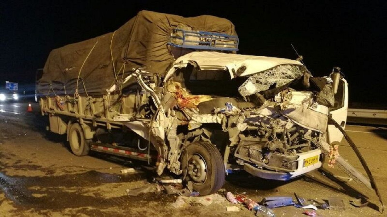 واژگونی کامیونت در بزرگراه آزادگان