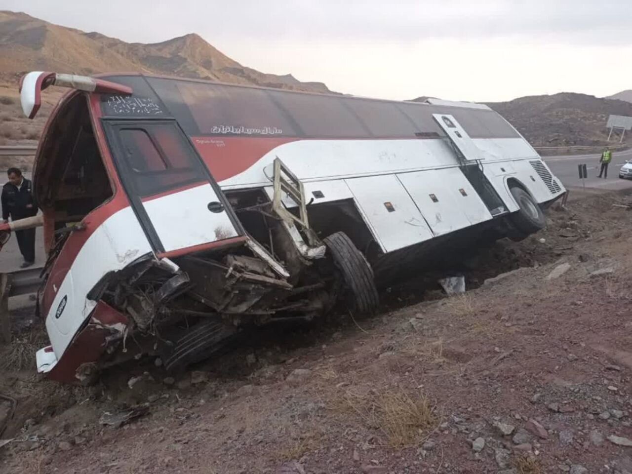 جزییات حادثه واژگونی اتوبوس در اتوبان زنجان – خبرگزاری مهر | اخبار ایران و جهان