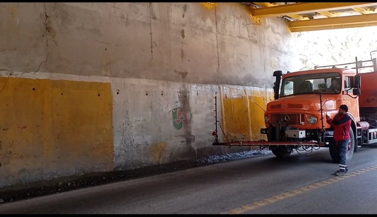 بی احتیاطی راننده تریلی تونل آزادی ایلام را ۵ ساعت مسدود کرد – خبرگزاری مهر | اخبار ایران و جهان