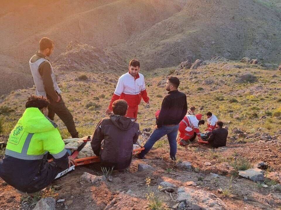 سقوط ۲ گردشگر در ارتفاعات اشتهارد/ یک نفر جان باخت – خبرگزاری مهر | اخبار ایران و جهان