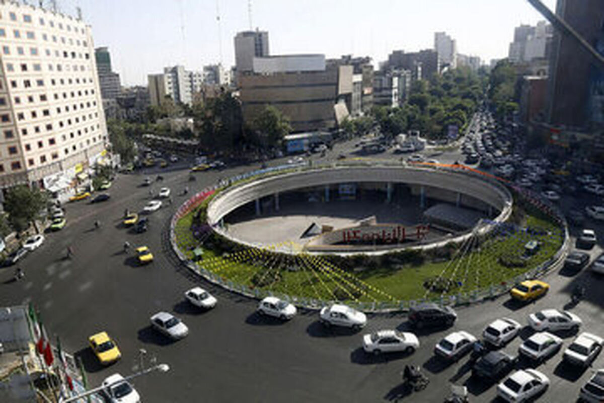 تصویر جدید دیوار نگاره میدان ولیعصر با موضوع دختر/عکس