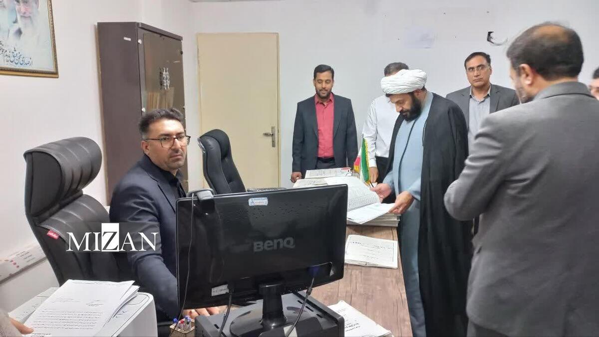 رئیس کل دادگستری هرمزگان از دادسرای عمومی و انقلاب بندرعباس بازدید کرد رئیس کل دادگستری هرمزگان از دادسرای عمومی و انقلاب بندرعباس بازدید کرد