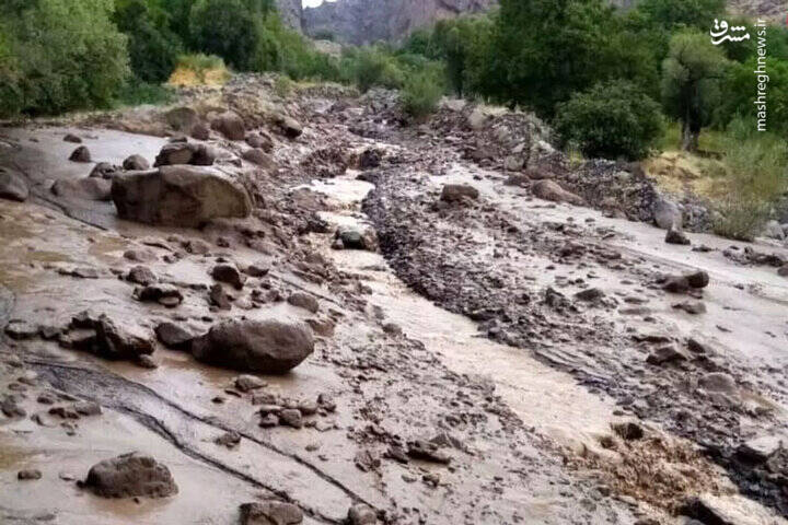 لحظه وقوع سیل هولناک در جاده چالوس لحظه وقوع سیل هولناک در جاده چالوس