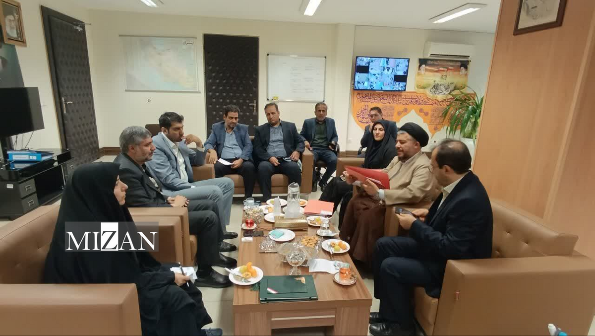 مسئولان قضایی در مرکز ارتباطات مردمی قوه قضاییه به مشکلات حقوقی ۱۷ نفر از مراجعان رسیدگی کردند مسئولان قضایی در مرکز ارتباطات مردمی قوه قضاییه به مشکلات حقوقی ۱۷ نفر از مراجعان رسیدگی کردند