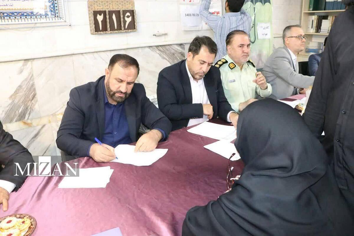 دادستان تهران به مشکلات نمازگزاران مسجد جامع امیرالمومنین (ع) رسیدگی کرد دادستان تهران به مشکلات نمازگزاران مسجد جامع امیرالمومنین (ع) رسیدگی کرد