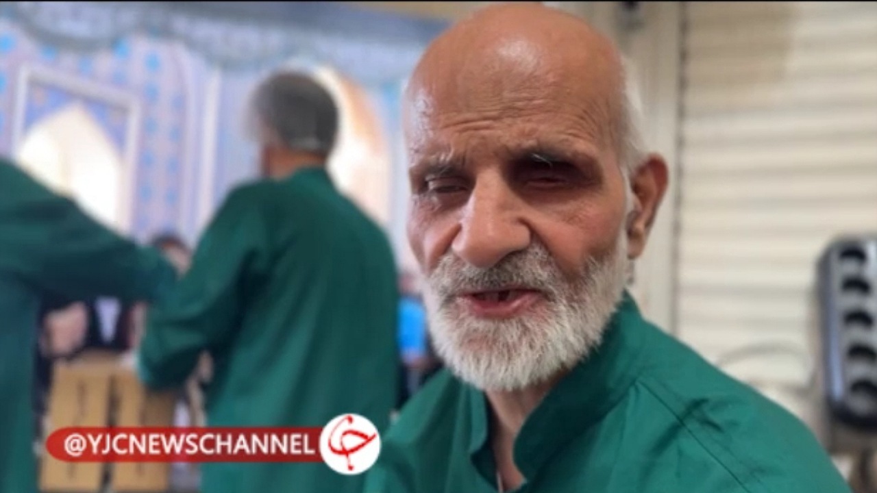 حس و حال خادم نابینا در چایخانه حرم امام رضا (ع)+ فیلم