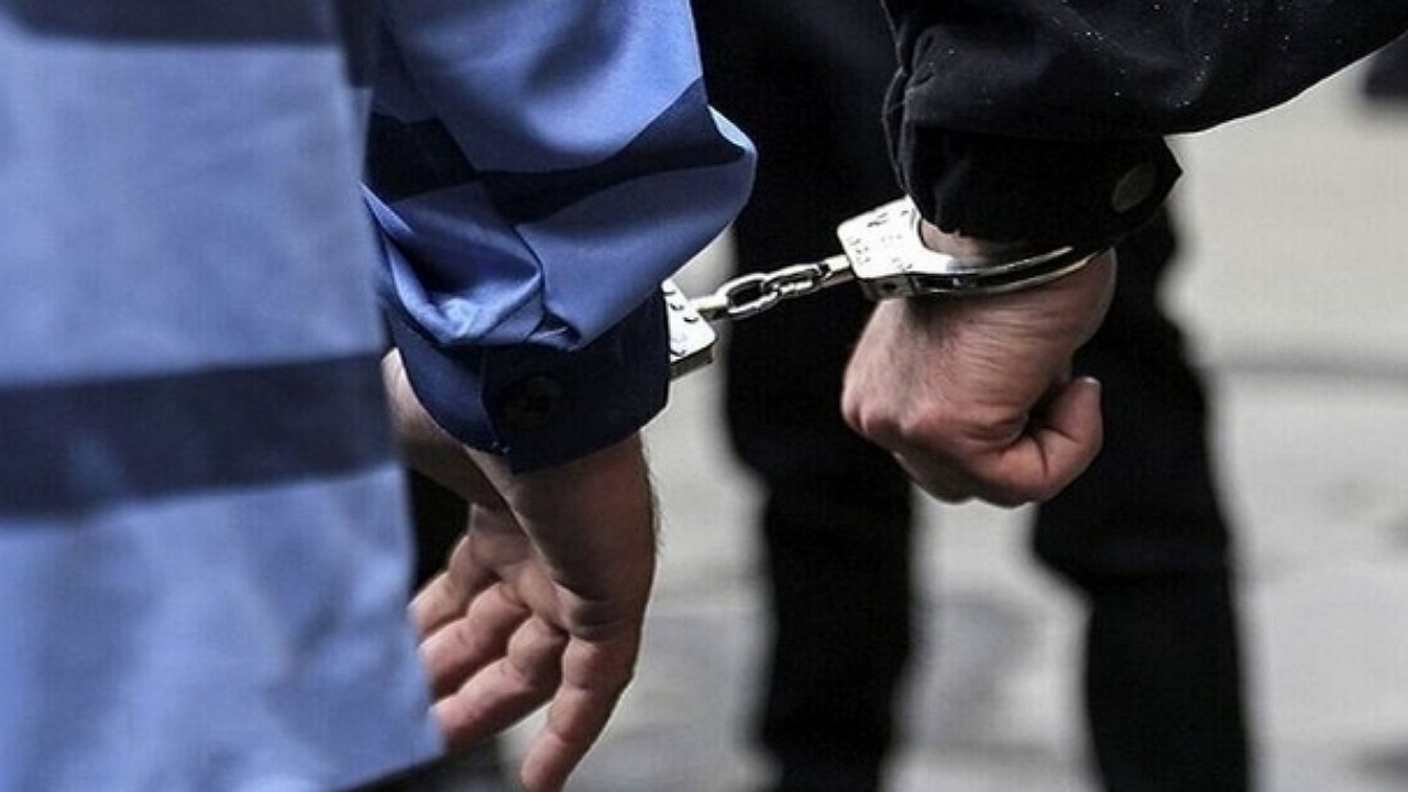 سارق جیببر در ایستگاه مترو دستگیر شد سارق جیببر در ایستگاه مترو دستگیر شد