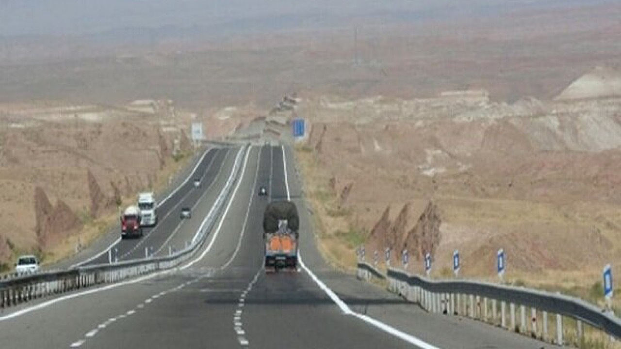 تابلوها و علائم راهنمایی در جادههای کشور ساماندهی شود تابلوها و علائم راهنمایی در جادههای کشور ساماندهی شود