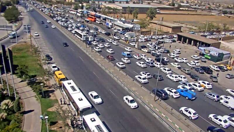 ترافیک سنگین در خروجیهای مشهد ترافیک سنگین در خروجیهای مشهد