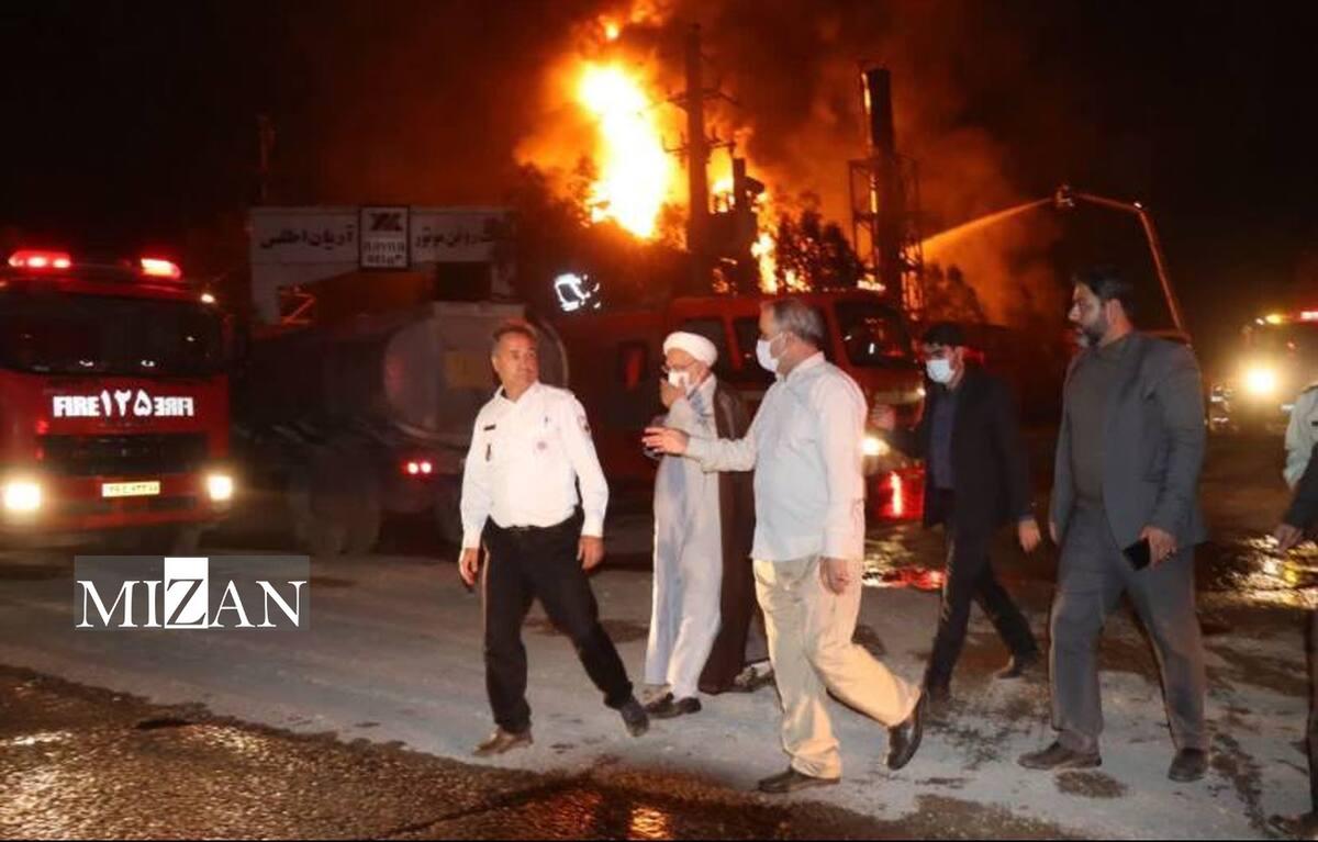 بازدید شبانه رئیس کل دادگستری استان سمنان از محل وقوع حادثه انفجار در شهرک صنعتی گرمسار بازدید شبانه رئیس کل دادگستری استان سمنان از محل وقوع حادثه انفجار در شهرک صنعتی گرمسار