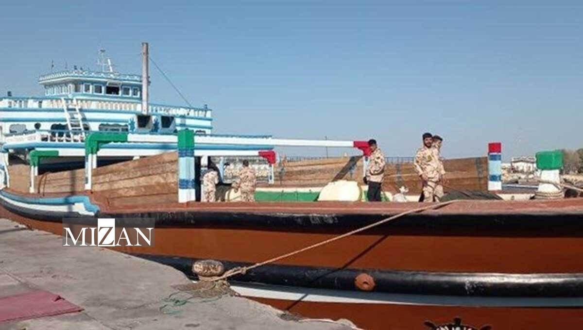 شناور حامل ۲ هزار و ۵۰۰ دستگاه تلویزیون خارجی قاچاق در استان هرمزگان توقیف شد شناور حامل ۲ هزار و ۵۰۰ دستگاه تلویزیون خارجی قاچاق در استان هرمزگان توقیف شد