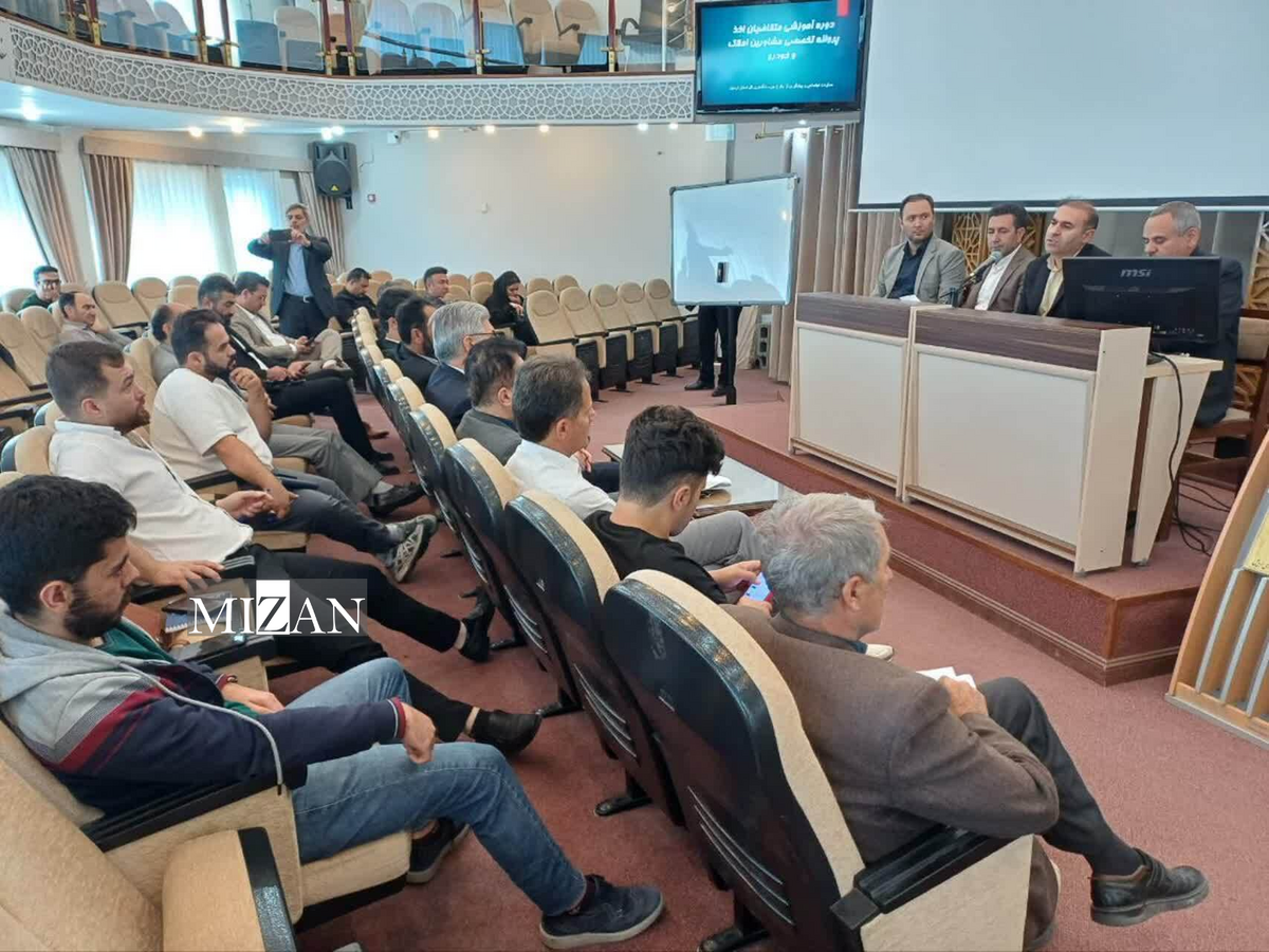 مراسم تحلیف مترجمان رسمی قوه قضاییه در دادگستری استان اردبیل برگزار شد مراسم تحلیف مترجمان رسمی قوه قضاییه در دادگستری استان اردبیل برگزار شد