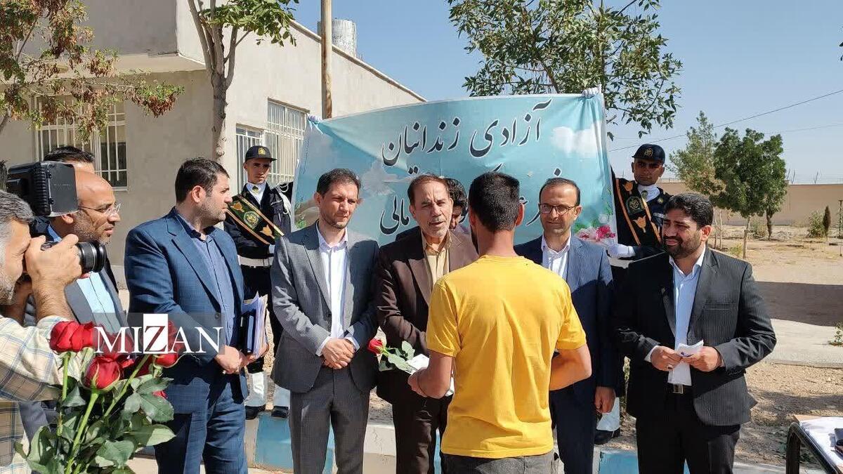یک محکوم به قصاص در جریان بازدید معاون پیشگیری از وقوع جرم قوه قضاییه از زندان شاهرود آزاد شد یک محکوم به قصاص در جریان بازدید معاون پیشگیری از وقوع جرم قوه قضاییه از زندان شاهرود آزاد شد