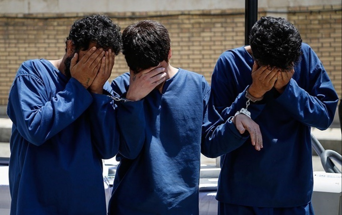 حمله خشن ۳ جوان به مهمانان خانهباغ حمله خشن ۳ جوان به مهمانان خانهباغ