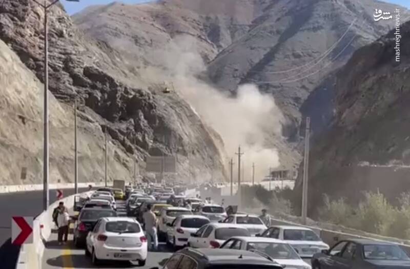 ریزش کوه در بزرگراه تهران شمال