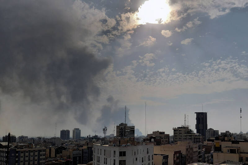 آتشسوزی بازار آهن تهران ۳ مصدوم داشت آتشسوزی بازار آهن تهران ۳ مصدوم داشت