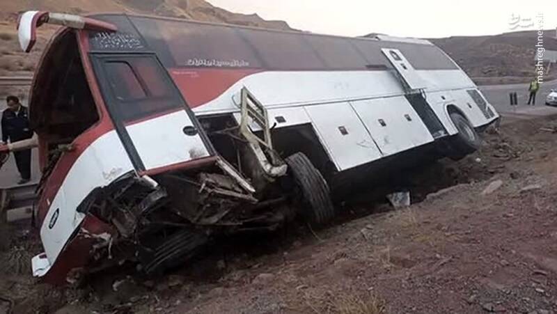 مصدوم شدن ۳۰ نفر در حادثه واژگونی اتوبوس مصدوم شدن ۳۰ نفر در حادثه واژگونی اتوبوس