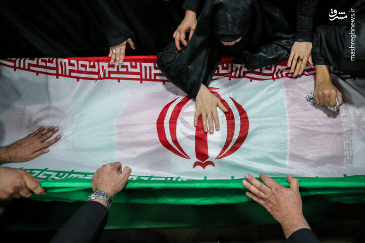 مشرق نیوز – عکس/ وداع با پیکر شهید «علی حیدری» مشرق نیوز – عکس/ وداع با پیکر شهید «علی حیدری»