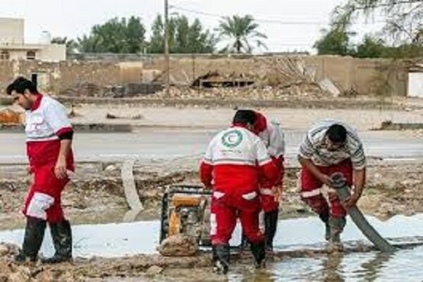امدادرسانی نجاتگران هلال احمر به متاثرین از سیلاب روستای زیویه – خبرگزاری مهر | اخبار ایران و جهان