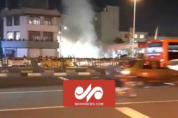 تصاویری از حریق یک دستگاه موتورسیکلت در پمپ بنزین میدان آزادی – خبرگزاری مهر | اخبار ایران و جهان