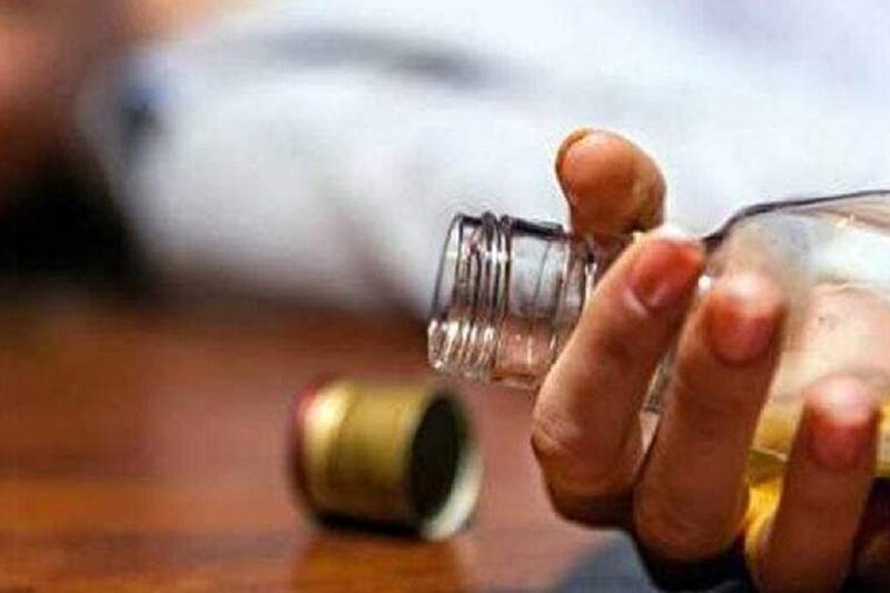 مسمومیت الکلی ۵۷ نفر در این شهر/ ۸ نفر فوت شدند