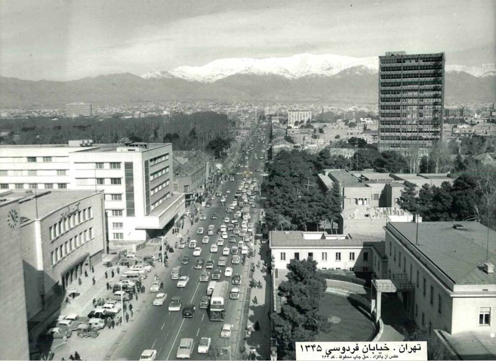 تهران قدیم| تصویری کمتر دیده شده از محبوب‌ترین خیابان تهران در اواخر دهه ۳۰ خورشیدی