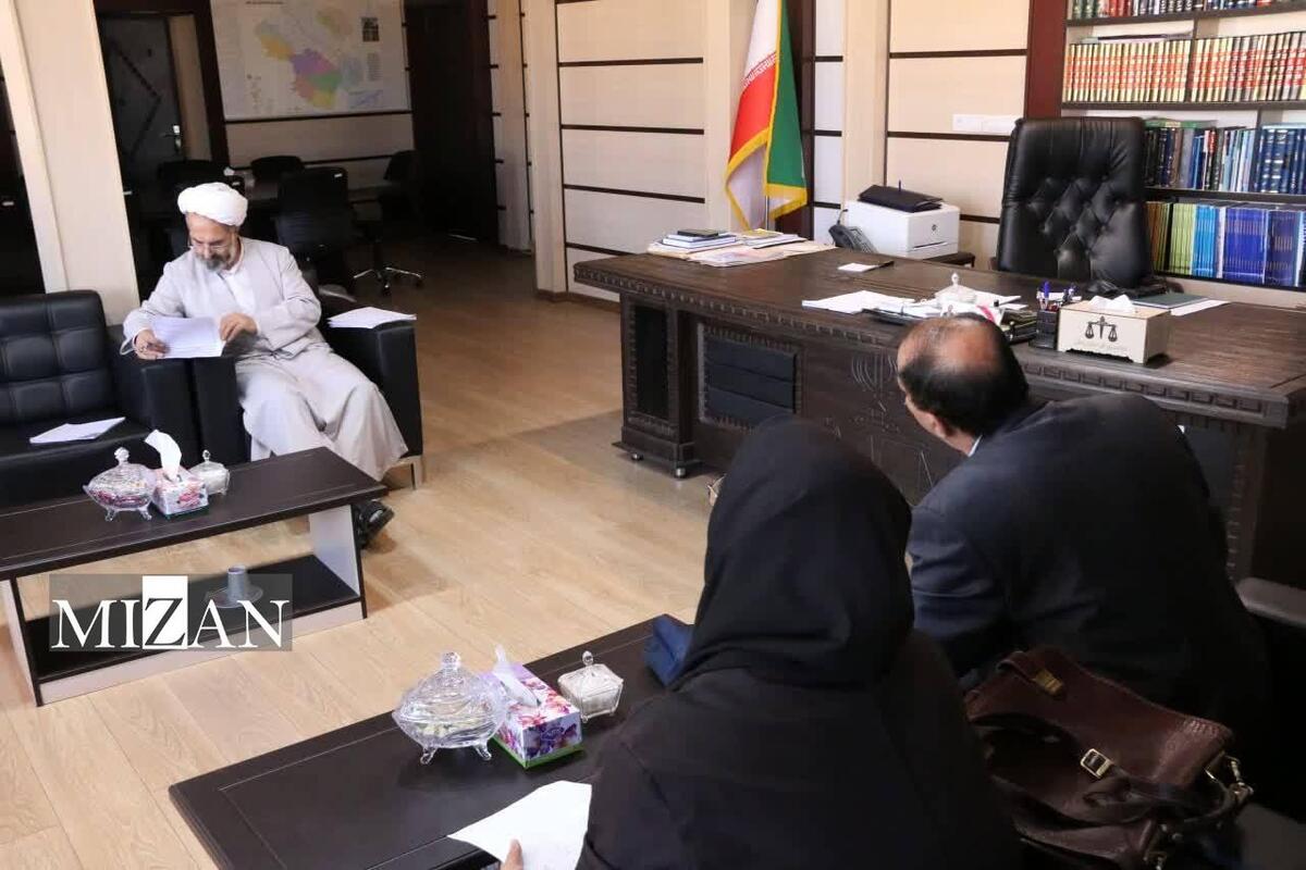 رئیس کل دادگستری زنجان به درخواست ۷۷نفر از مراجعین در ملاقات مردمی رسیدگی کرد رئیس کل دادگستری زنجان به درخواست ۷۷نفر از مراجعین در ملاقات مردمی رسیدگی کرد
