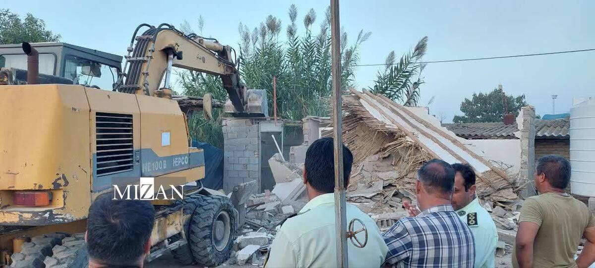 ساخت و ساز‌های غیرمجاز در زمین کشاورزی مجموعه اسبدوانی تخریب شد