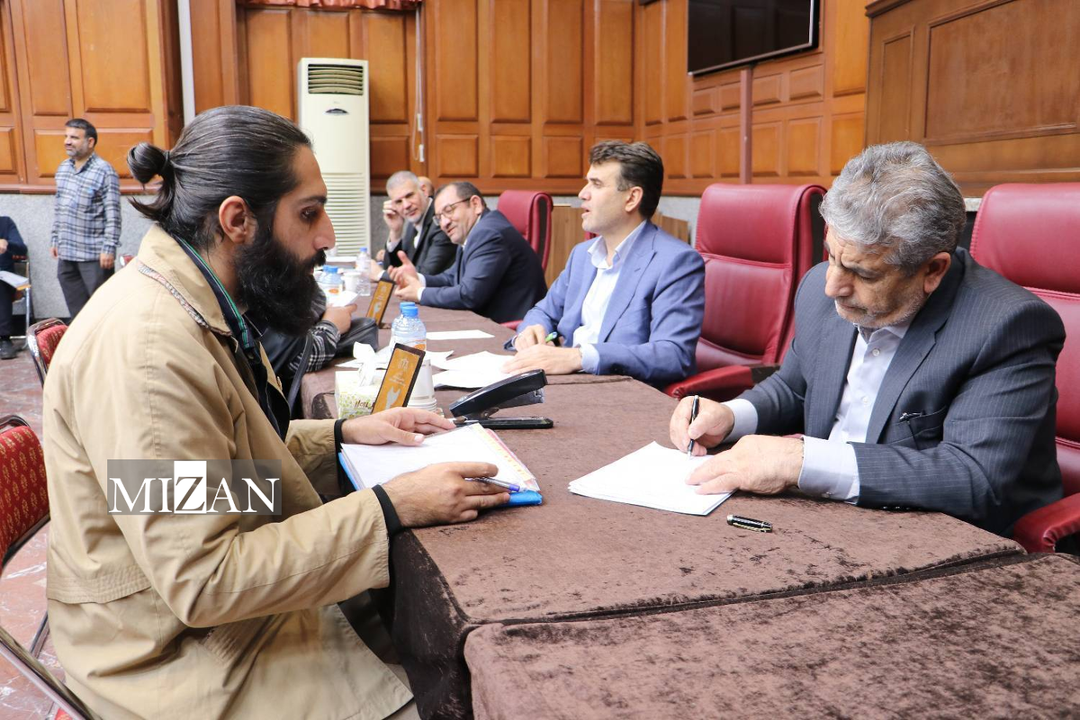 مسئولان قضایی دادگستری استان تهران به مشکلات ۳۲۵ نفر از مراجعان رسیدگی کردند مسئولان قضایی دادگستری استان تهران به مشکلات ۳۲۵ نفر از مراجعان رسیدگی کردند