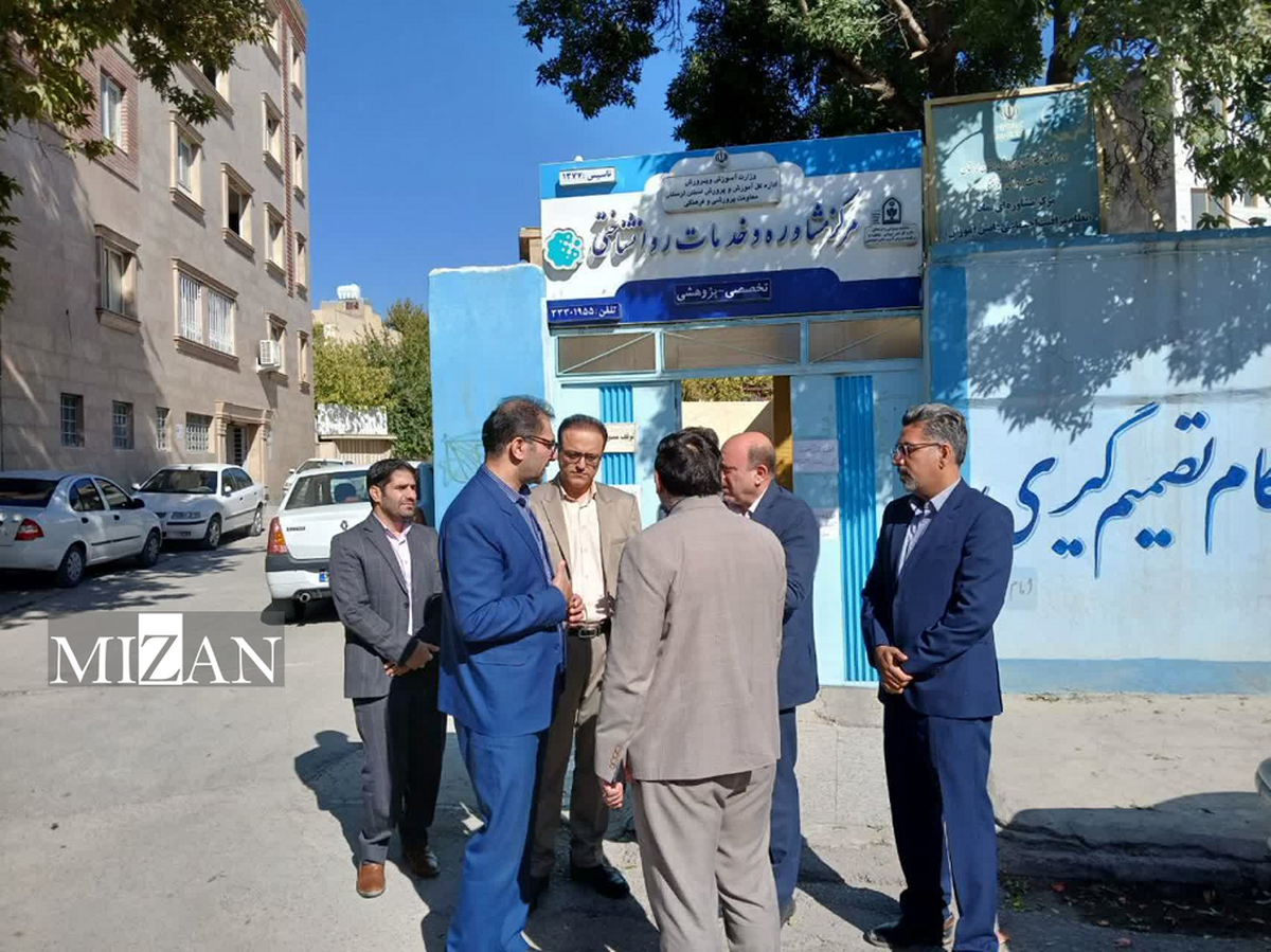 معاون اجتماعی و پیشگیری از وقوع جرم دادگستری لرستان از خط ۱۵۷۰ طرح نماد بازدید کرد معاون اجتماعی و پیشگیری از وقوع جرم دادگستری لرستان از خط ۱۵۷۰ طرح نماد بازدید کرد
