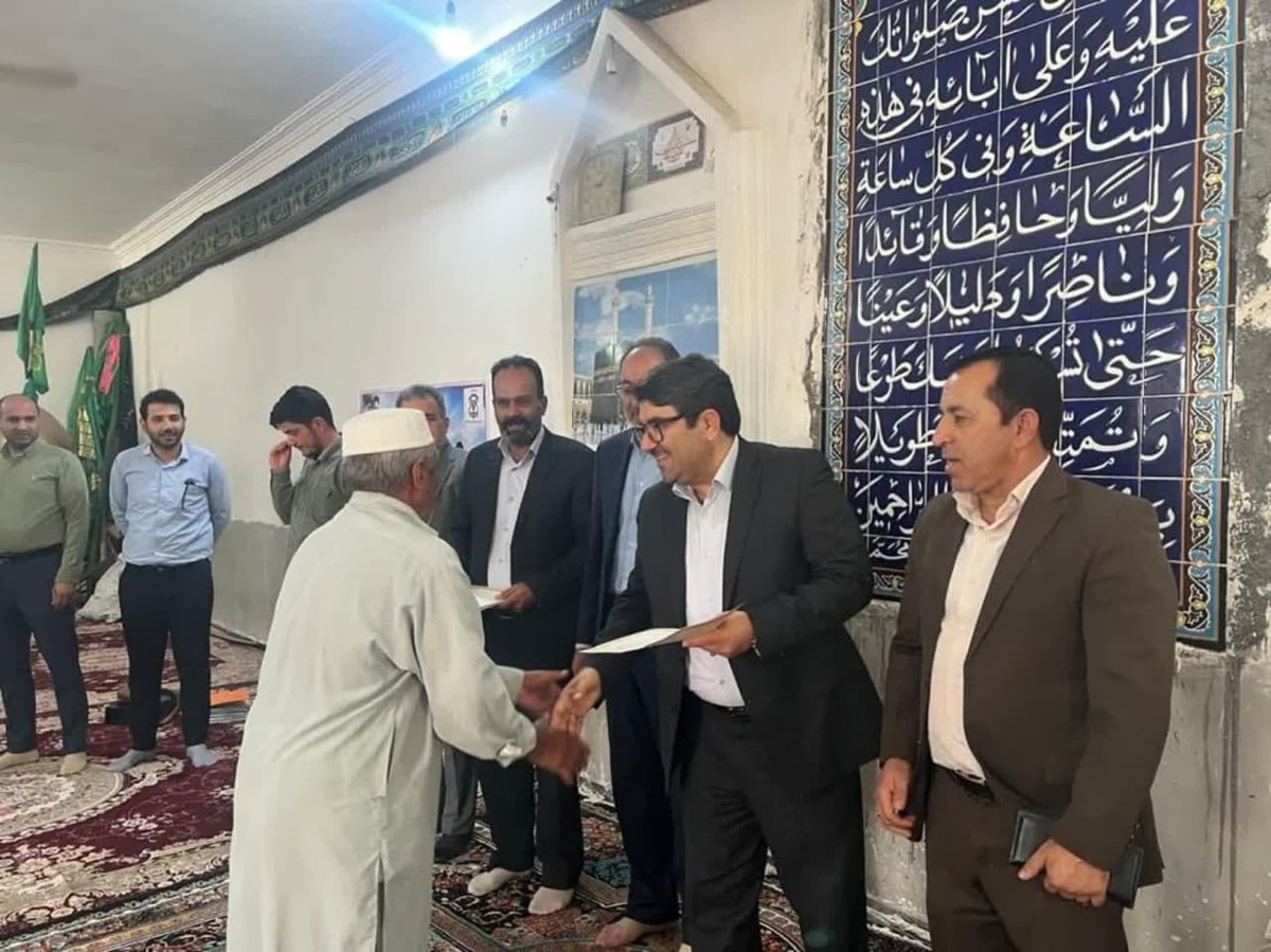 ۱۳۹ فقره سند حدنگاری شده به مالکان در استان سیستان و بلوجستان اهدا شد ۱۳۹ فقره سند حدنگاری شده به مالکان در استان سیستان و بلوجستان اهدا شد