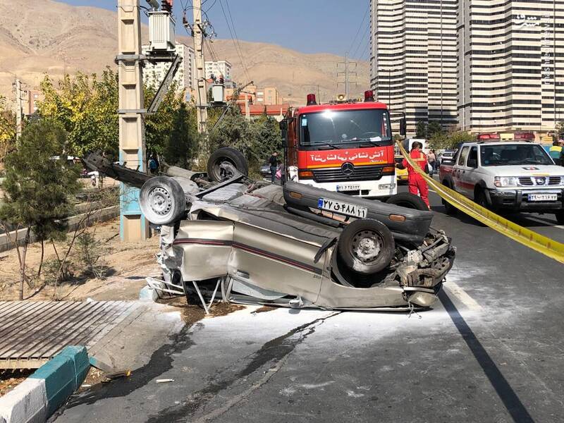مشرق نیوز – عکس/ برخورد کامیون با ۱۴ دستگاه خودرو در تهران مشرق نیوز – عکس/ برخورد کامیون با ۱۴ دستگاه خودرو در تهران