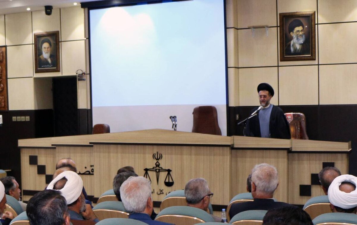 تکریم ارباب رجوع و برخورد بر پایه اصول و اخلاق اسلامی با مراجعان حائز اهمیت است