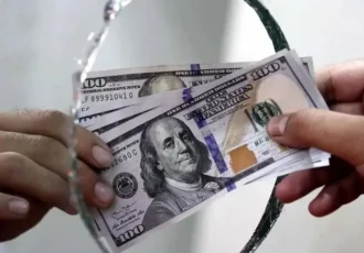 قیمت دلار سر به فلک زد | نرخ جدید انواع ارز در بازار ۷ اردیبهشت