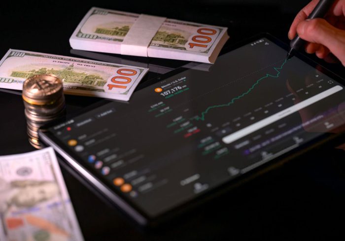 بیت‌کوین به یک میلیون دلاری؛ آیا اقتصاد آمریکا سقوط می‌کند؟