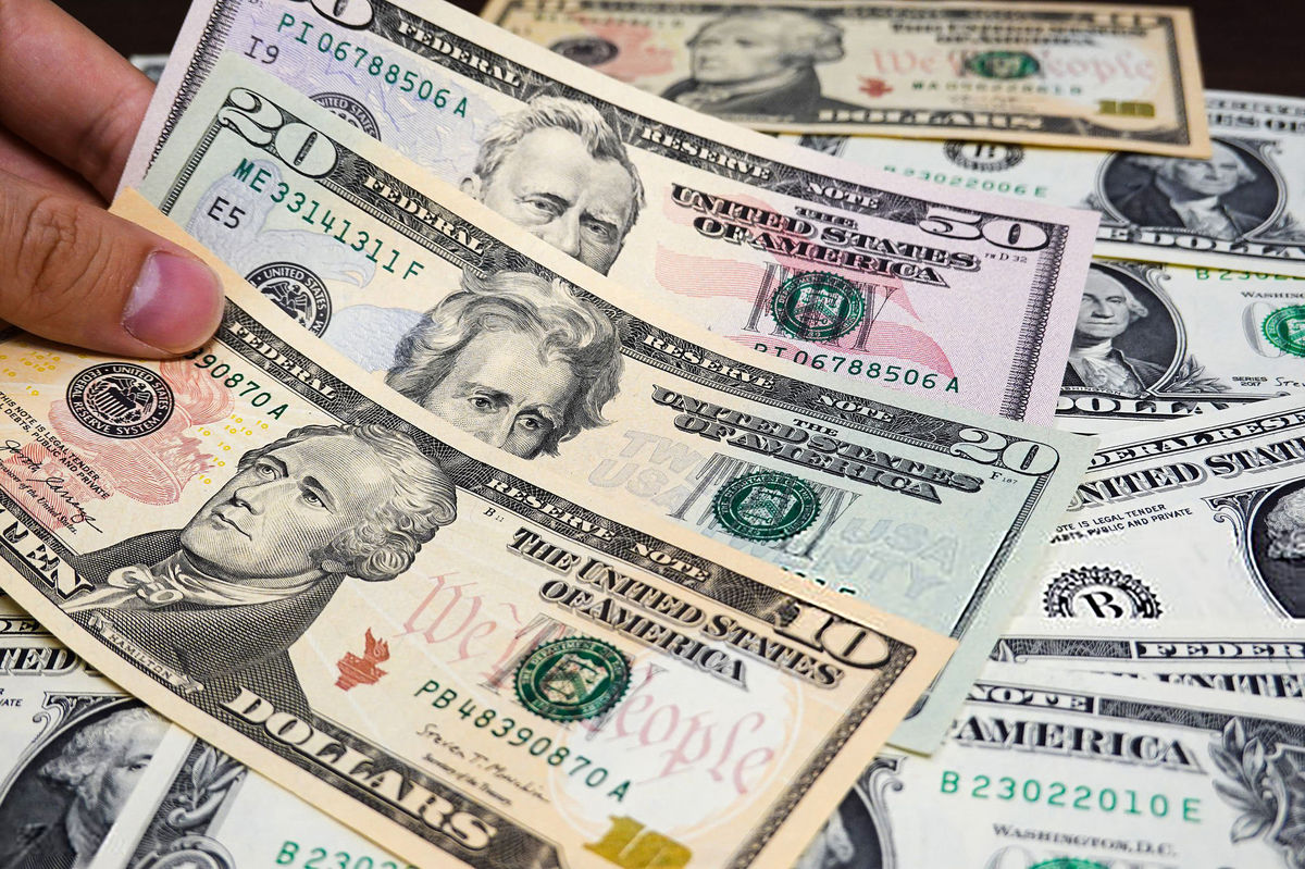 قیمت دلار و یورو در مرکز مبادله ایران اعلام شد