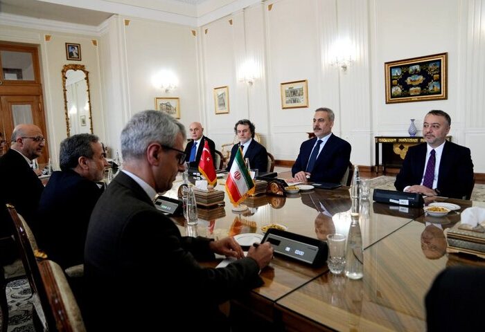 تاکید وزرای خارجه ایران و ترکیه بر عزم دو کشور برای توسعه مناسبات